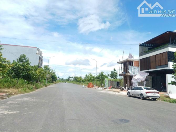 💥CHỦ GỬI : NỀN ĐẸP KHÔNG VƯỚN TỤ ĐIỆN - CỐNG THOÁT NƯỚC MƯA HƯỚNG ĐÔNG BẮC.
