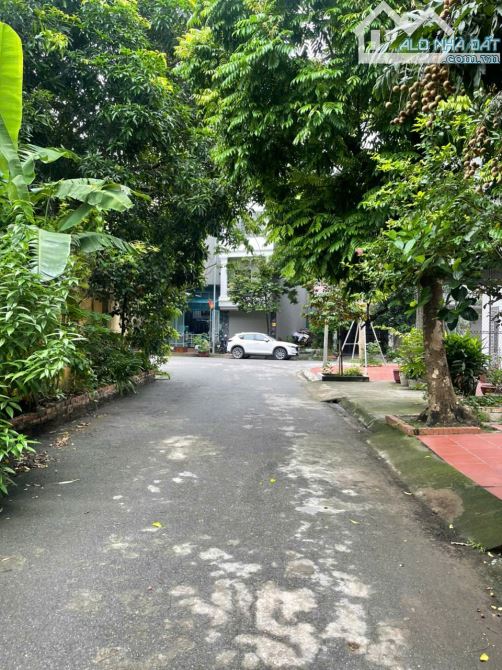 BÁN NHÀ DỊCH VỤ DỌC BÚN 1, LA KHÊ, PHÂN LÔ OTO TRÁNH, VỈA HÈ, DT 50M, GIÁ 15 TỶ, KINH DOAN