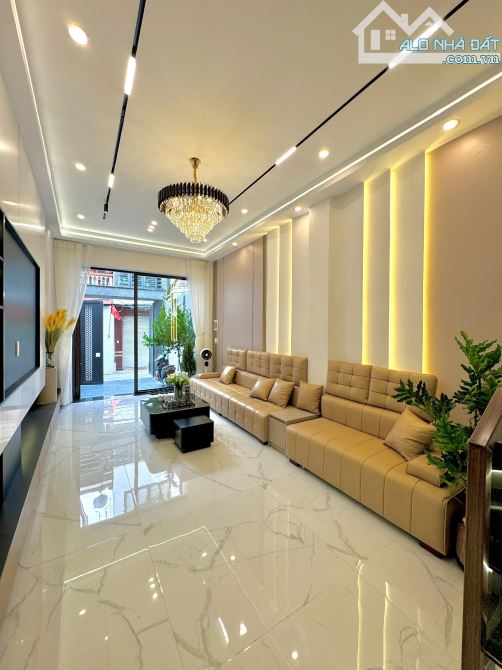 Bán căn 4 tầng sân cổng độc lập cực đẹp ô tô đỗ ở Đông Khê, Ngô Quyền.