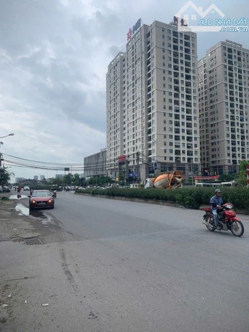 Bán nhà 3 tầng mặt phố Tam Trinh 135m2 MT 6.6m vỉa hè 7 m , đường đôi 56m sắp mở