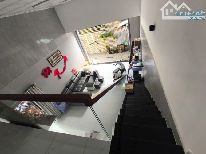 Bán nhà 2 tầng mới đẹp ngang 10m2 công nhận đủ 120m2 Trung chánh Hóc môn chỉ 5 tỷ còn TL