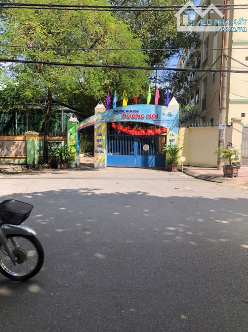 Bán mảnh đất đẹp Ỷ La Dương Nội Hà Đông, 53m mặt tiền 7,3m, Ô tô vào nhà sát phố, giá 7,5T