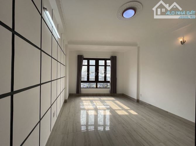 Bán tòa CHDV đường Phổ Quang, Tân Bình, DT: 5x30m, hầm 6 tầng, HDT 110tr, giá 29 tỷ TL