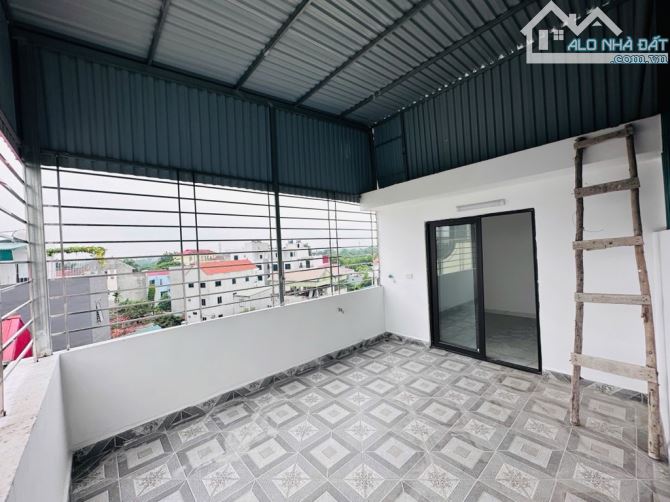 🏡 NHÀ MỚI KÍNH KONG – Ô TÔ ĐỖ CỬA – SÂN CHƠI RỘNG THOÁNG  ✨ Vị trí cực đẹp:35 M- 5 tầng m