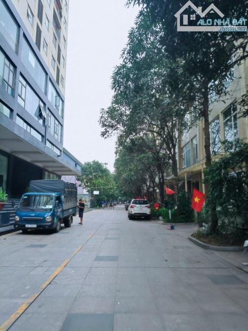 CHÀO 21 TỶ NHÀ 5 TẦNG 74 M2 KĐT DREAM TOWN TÂY MÔX.