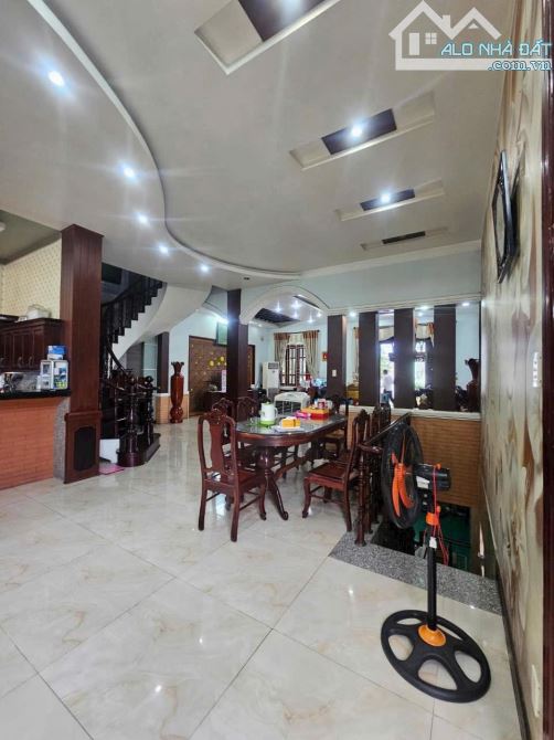 BÁN GẤP BIỆT THỰ 3 TẦNG 640m² TRẦN VĂN GIÀU BÌNH LỢI.BÌNH CHÁNH