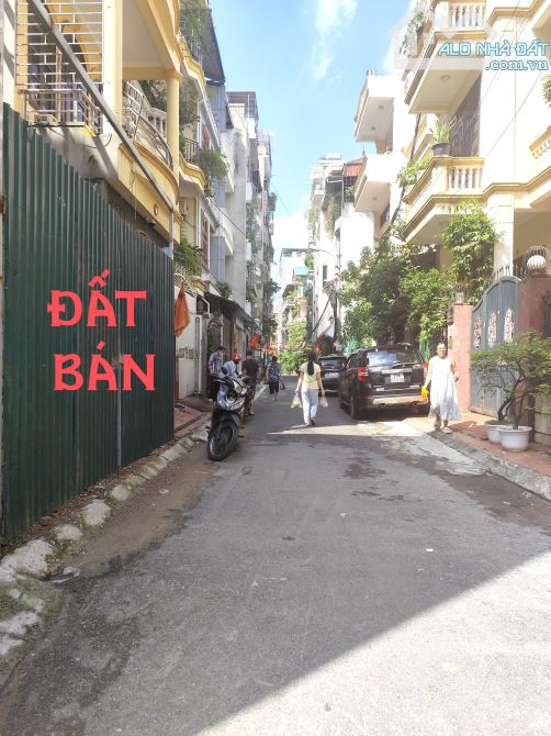 BÁN ĐẤT HOÀNG QUỐC VIỆT 72,7m2 × MT 4,5m. PHÂN LÔ + 2 Ô TÔ TRÁNH + VỈA HÈ