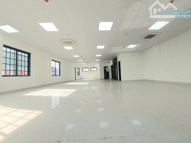 Cho thuê 500m2 sàn tầng 2 mặt phố Nguyễn Chí Thanh - 130 triệu - hợp bi-a, bufet, lẩu, vp