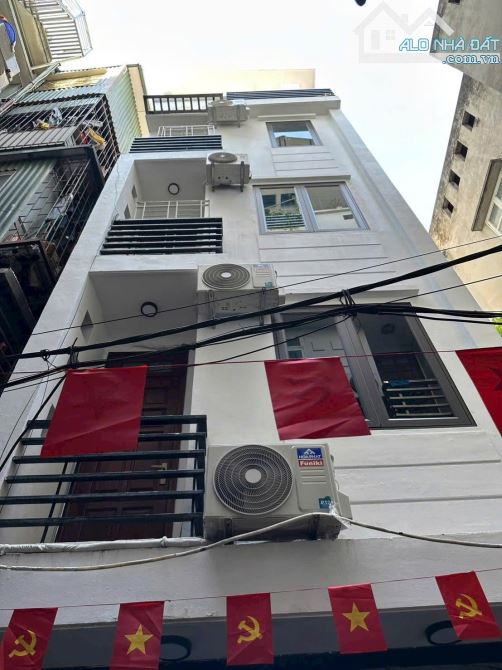 Nhà Đẹp Sân Rộng - Gần Phố - nhỉnh 7 tỷ - Full Nội Thất