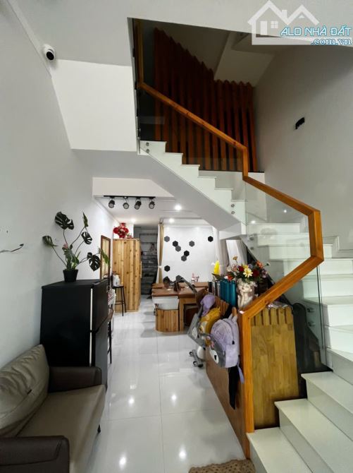 NHÀ 3 TẦNG MẶT TIỀN KINH DOANH NGUYỄN CÔNG TRỨ: Giá 6,2 tỷ