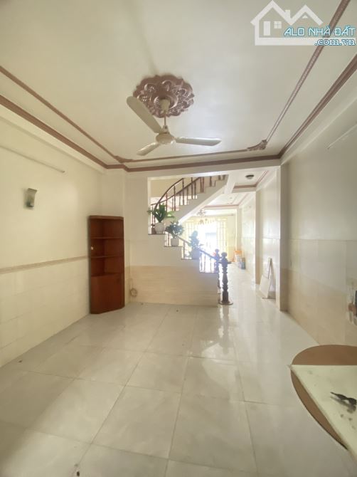 Hẻm 10m thông An Lạc Bình Tân 72m2 3 tầng BTCT mà chỉ 8 đồng nhỉnh.