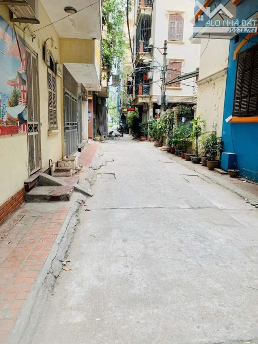 Cho thuê nhà ngõ 421 HOÀNG QUỐC VIỆT . 20 triệu/ tháng. Cho thuê làm VP, Lớp học, KD Onl