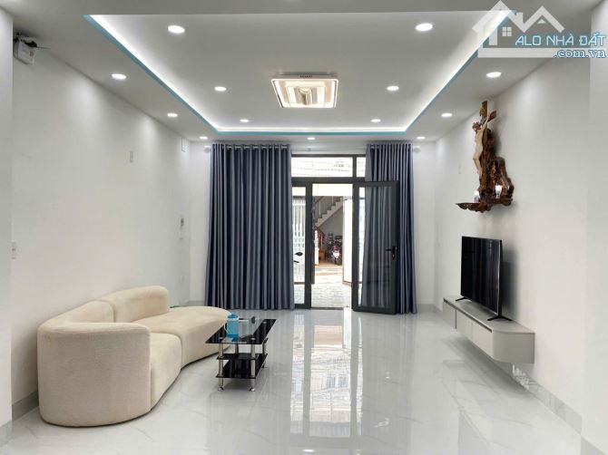 Nhà 3 Tầng giá tốt TT Nha Trang cách Biển vài phút.