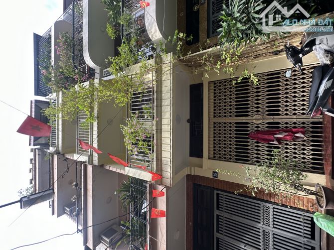 CỰC HIẾM, 10.9 TỶ PHÂN LÔ PHỐ NGHĨA TÂN 2 OTO TRÁNH DỪNG ĐỖ NGÀY ĐÊM CÁCH PHỐ ĐÚNG 50M