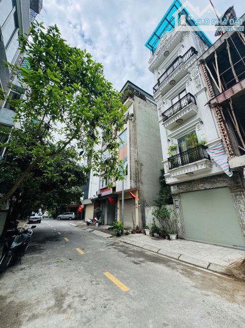 Siêu Hiếm Nhà phân lô CỰC ĐẸP Khu TĐC Giang Biên. Giá chỉ 13 tỷ