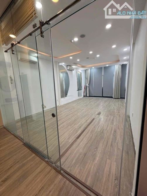 Cho Thuê Nhà Mặt Tiền Đường Trần Khắc Chân Quận 1