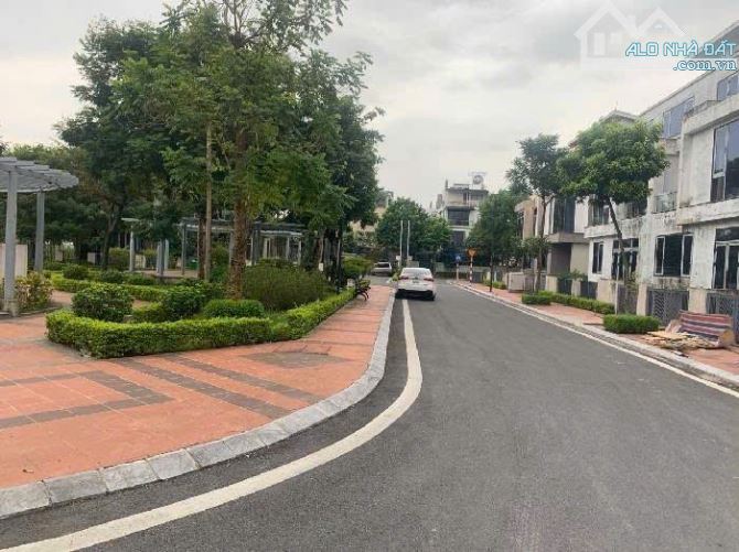 Bán biệt thự 336m, mặt tiền 15m khu đô thị Đặng Xá - Lan Viên 2