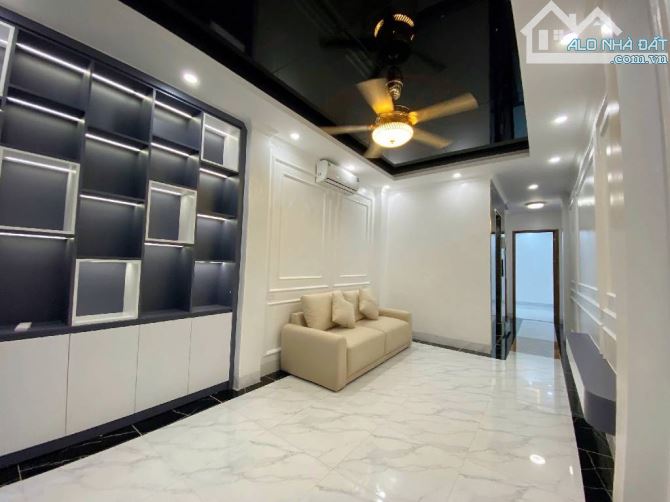 🏡 Bán nhà 5 tầng thang máy – Full nội thất – Sát ô tô – Bùi Xương Trạch – 41m² – 11,8 tỷ