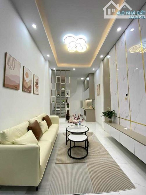 trương Định - lô góc  - dân xây  - 3 ngủ  - 40m2 - ở ngay - 5.2 tỉ  - gần phố