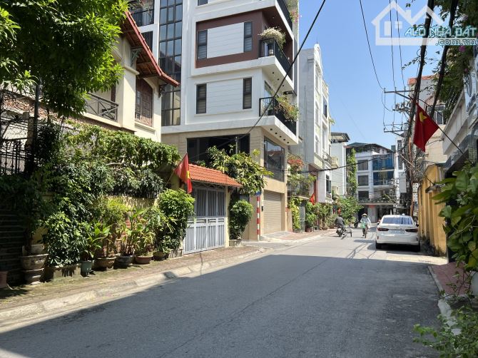 Bán nhà phố Nguyễn Sơn, Bồ Đề, phân lô ô tô tránh, vỉa hè, kinh doanh, 56 m2, giá 21.2 tỷ