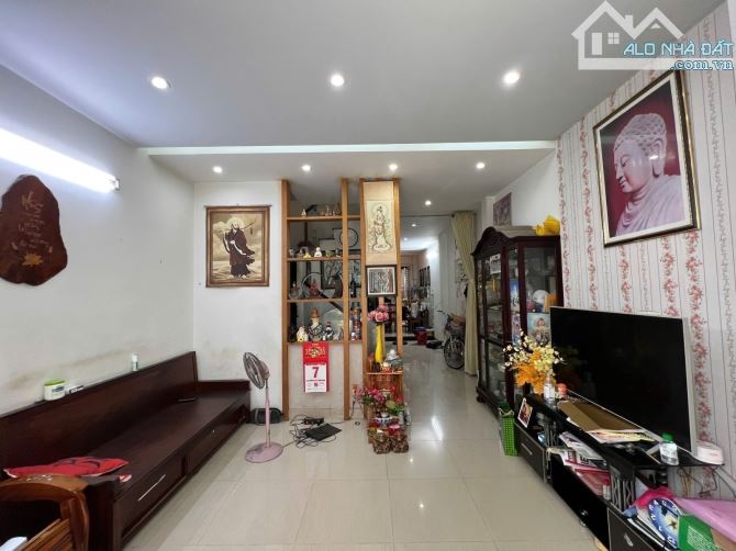 Nhá bán Lê Văn Sỷ, ngang 4.6m, 70m2 giá 7.6T