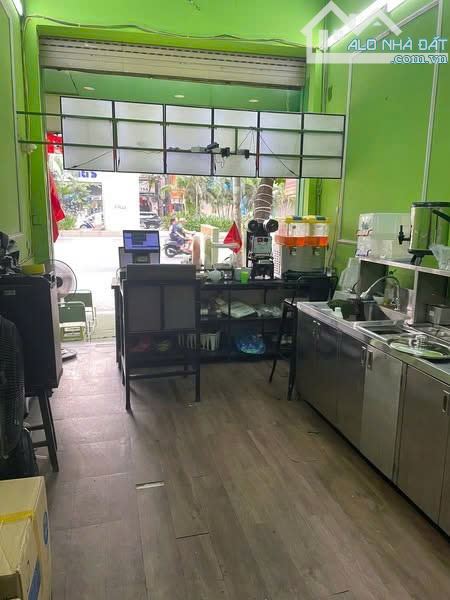 Cho thuê nhà nguyên căn mặt phố Nguyễn Trãi, Thanh Xuân. DT 35m x 5 tầng, giá 28 tr
