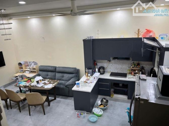 Bán nhà Đội Cấn, ngõ to sạch đẹp, 3 thoáng, đầy đủ nội thất, MT 6.2m, 46m2*5T, giá 10.5 tỷ