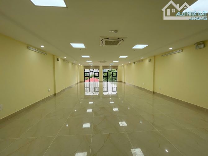 Cho thuê nhà MP Quang Trung. DT 156m2, 7 tầng 1 Hầm, Có PCCC, thang máy, điều hòa âm trần