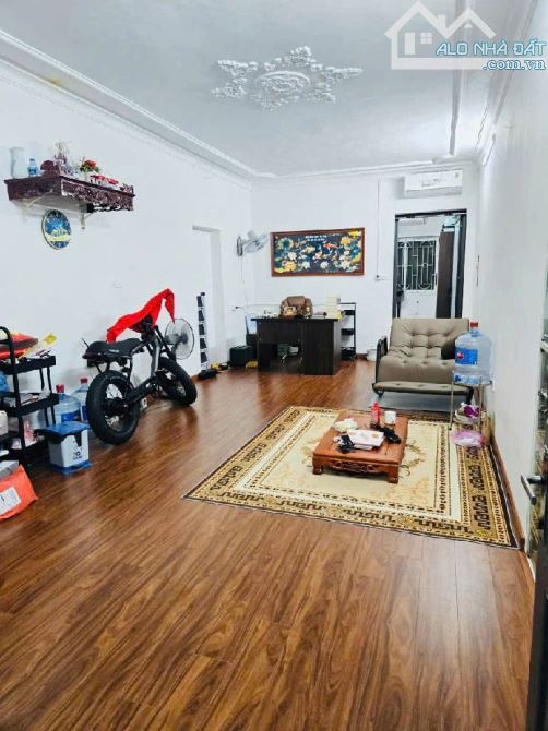 NGUYỄN CÔNG TRỨ🏡BÁN NHÀ TẬP THỂ TẦNG 2 -DTSD 65M - SỔ ĐỎ RIÊNG - NỘI THẤT CƠ BẢN - Ở NGAY