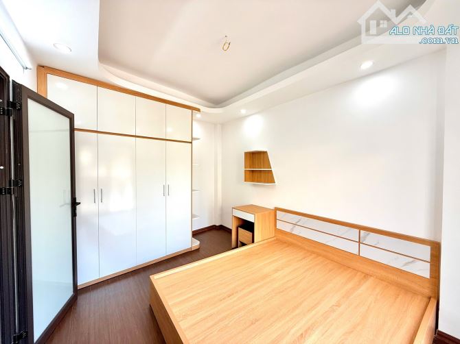 NHÀ MỚI ĐẸP KINH KOONG, Ô TÔ ĐỖ CỔNG, 30M2,5 TẦNG, AN SINH ĐỈNH.