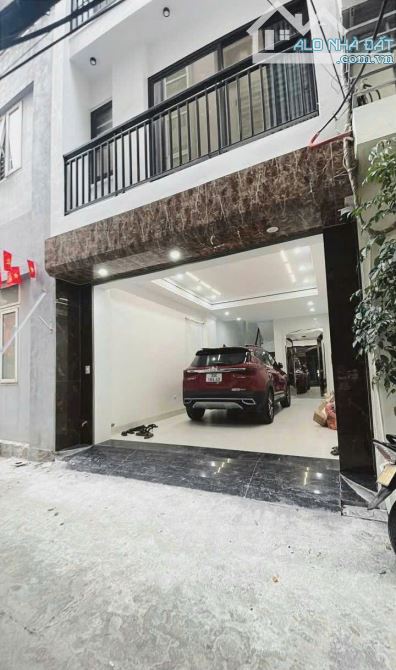 BÁN NHÀ PHÚC ĐỒNG, FULL NỘI THẤT CHẤT, GA RA Ô TÔ, THANG MÁY LONG LANH, 15M RA PHỐ,GIÁ MỀM