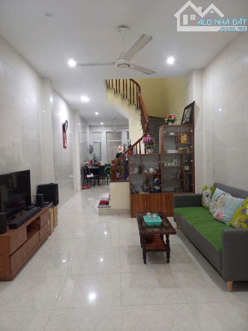 Nhà phân lô,ngõ thông ôtô tránh chạy vòng quanh,15m hồ điều hòa,62m2,Đông Ngạc(Thụy Phư
