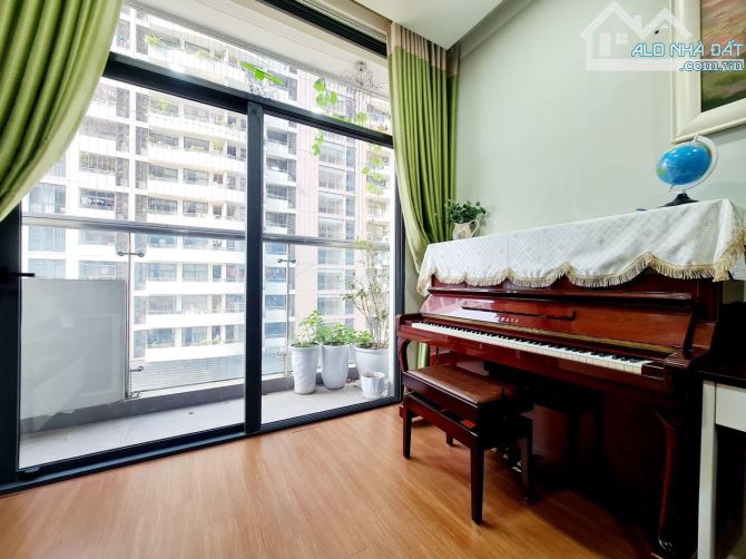 Bán căn hộ tòa CT1 Mễ Trì Hạ, Nam Từ liêm 98m, 3 ngủ, 2 vs, giá 8.23 tỷ. Full Nội Thất.