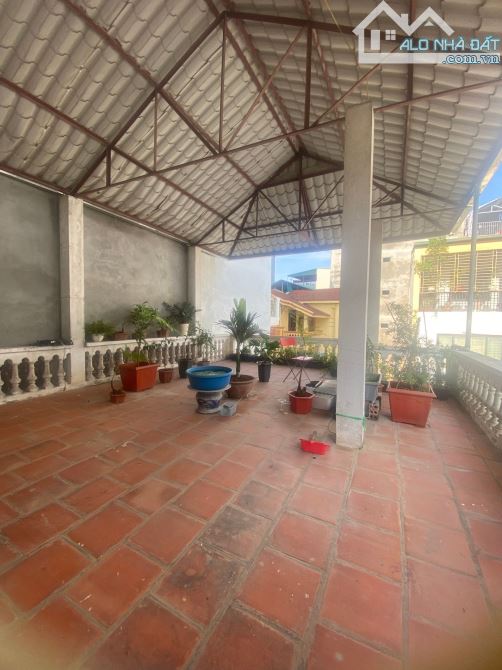 Bán nhà an dương vương, diện tích rộng, giá đầu tư vô cùng, dân xây, ô tô qua nhà