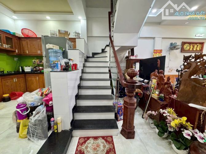 nhà hẻm xe hơi, DT :4,6x13m=5,78tỷ. trệt lầu, sân thượng.Quang trung P.10 GV - 10