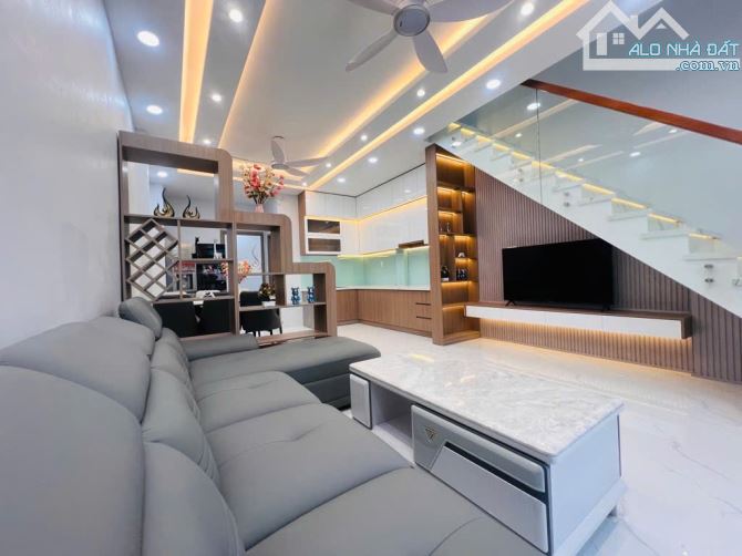 MUA 1 CĂN ĐƯỢC 2 CĂN - NHÀ QUẬN 7 MỚI XÂY, VÀO Ở NGAY - 10