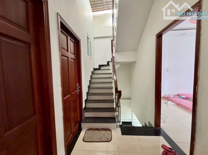 nhà hẻm xe hơi, DT :4,6x13m=5,78tỷ. trệt lầu, sân thượng.Quang trung P.10 GV - 11