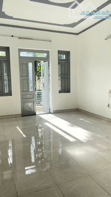Bán nhà 1T1L 4x28m hoàn công, mặt tiền Nguyễn Hữu Cảnh p.Đông Hòa, đang thuê 9tr/th - 11