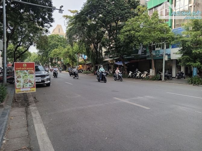 Bán nhà Mặt Phố Bà Triệu, Cách Hồ Gươm 100m, Hoàn Kiếm, DT 312m2, MT 11,5m, Giá 289 Tỷ