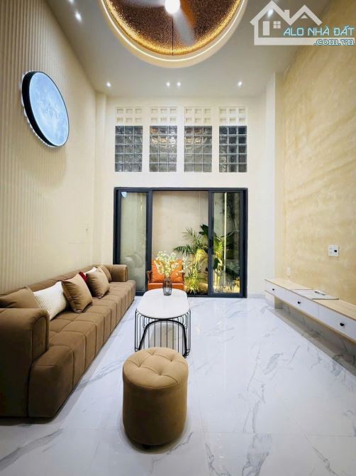 Bán nhanh gần công viên Tao Đàn. Nhà 64m2 Võ Văn Tần, P5, Q3. Xây 1 trệt 3 lầu, sổ riêng - 1