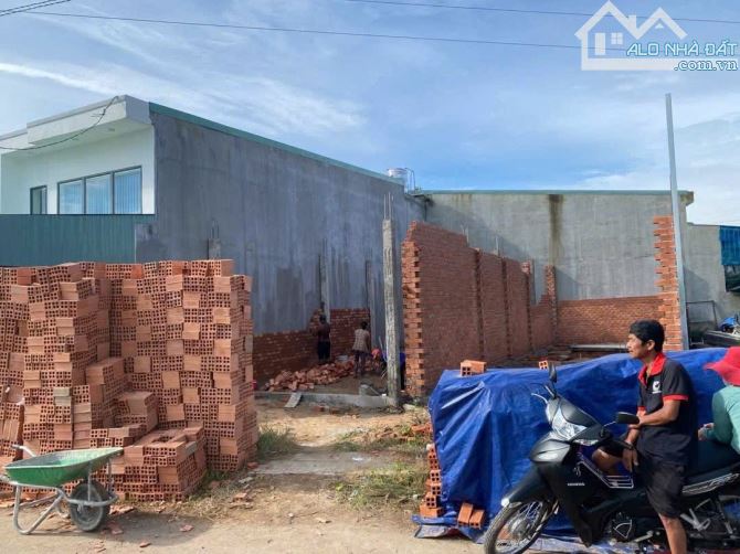 NP911 💥 Đang hoàn thiện bán 2 căn nhà hiện đại gần uỷ ban xã bình minh - 1