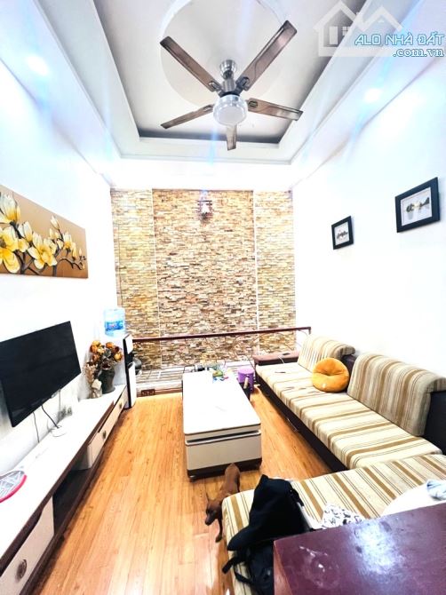 BÁN NHÀ ĐƯỜNG VIỆT HƯNG 44M2, 4 TẦNG, NGÕ THÔNG, Ô TÔ TRÁNH, 8.6 TỶ - 1