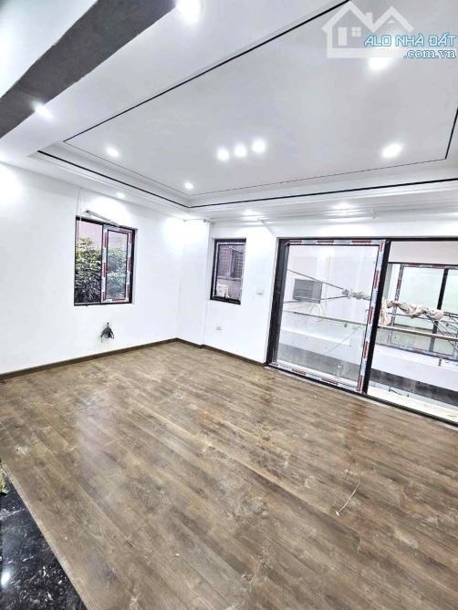 BÁN NHÀ ĐƯỜNG VIỆT HƯNG 40M2, 6 TẦNG THANG MÁY, Ô TÔ ĐỖ CỬA, 9.9 TỶ - 1