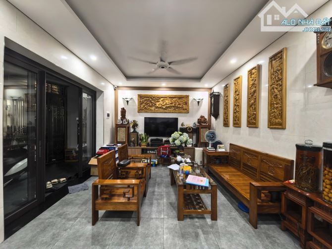 KHẨU HOÀN KIẾM -12.1 - Ô TÔ CÁCH 10M MẶT PHỐ - 1