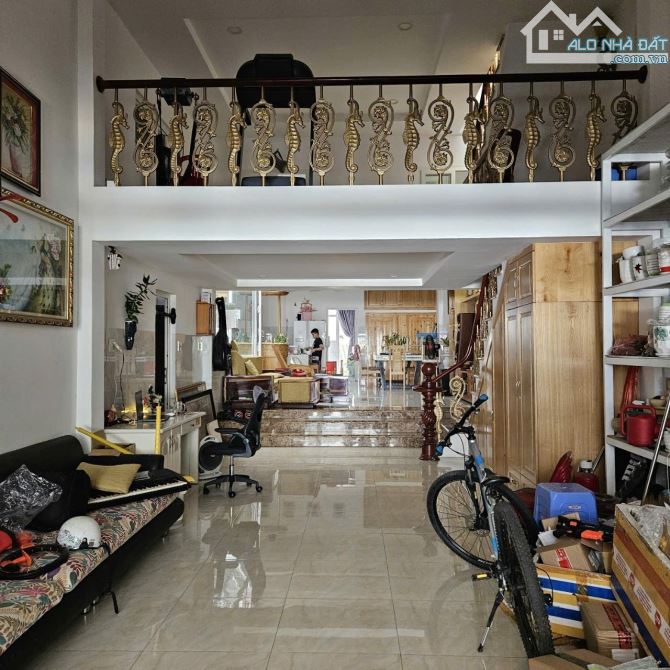 Bán nhà lầu mặt tiền nhựa trần hưng đạo, gần ngã 3 tam biên giá cực rẻ - 1