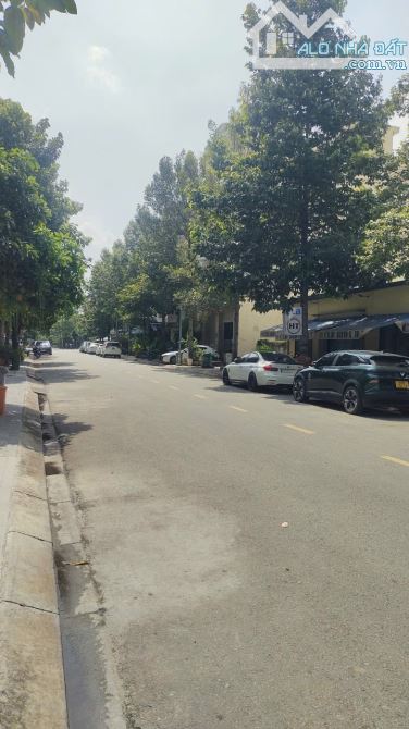 - bán đất đường N3 khu dân cư D2D biên hoà đồng nai  - Dt 4.2 x 20 m khu dân cư sầm uất  V - 1