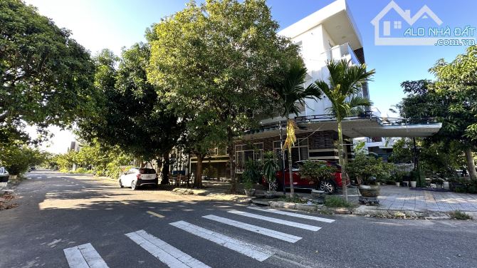 Bán nhà 3 tầng lô góc Thanh lương 8 & Thanh lương 12 - Hoà Xuân Giá: 10tỷ9 tl - 14