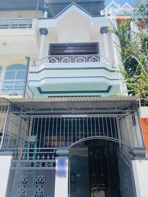 HẼM XE HƠI SANG XỊN KHU VIP NHỨT Q4 KHU CÔNG CHỨC KẾ BÊN CC Millennium GẦN MẶT TIỀN NGUYỄN - 1