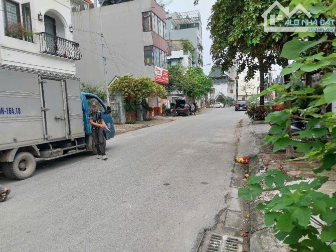 Ngô Xuân Quảng / Nhà 2T 197m, 6m tiền, 20.5 tỷ / Dân xây, Ô tô 7 Chỗ, Xây tòa nhà đẹp - 1