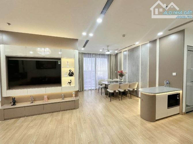 Bán Căn Hộ A10 Nam Trung Yên DT 100m 3PN Full NT đẹp SĐCC View Hồ giá 10,2 tỷ ở luôn - 1